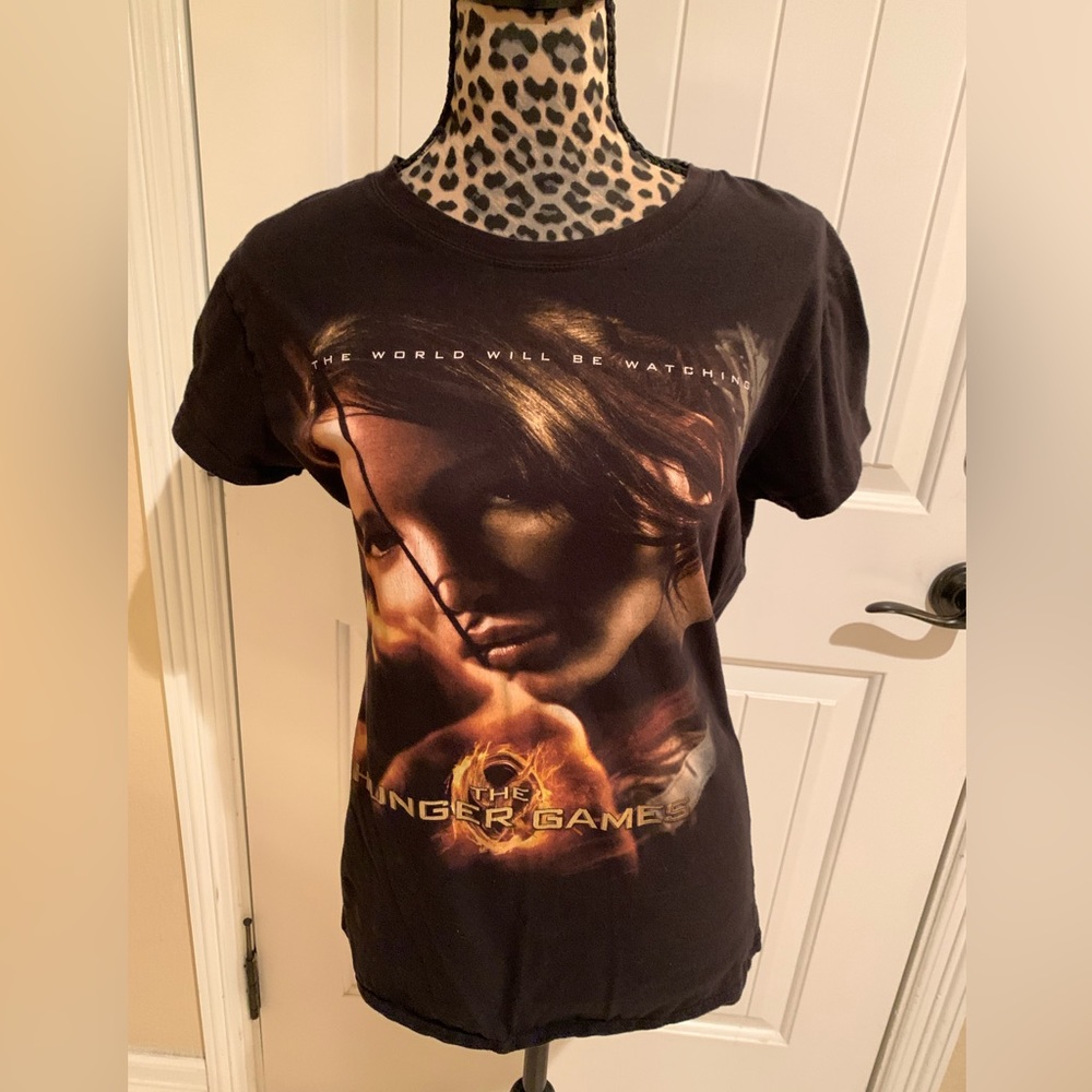 The Hunger Games Women’s The World Will Be Watching Movie T-Shirt Size XL Black.